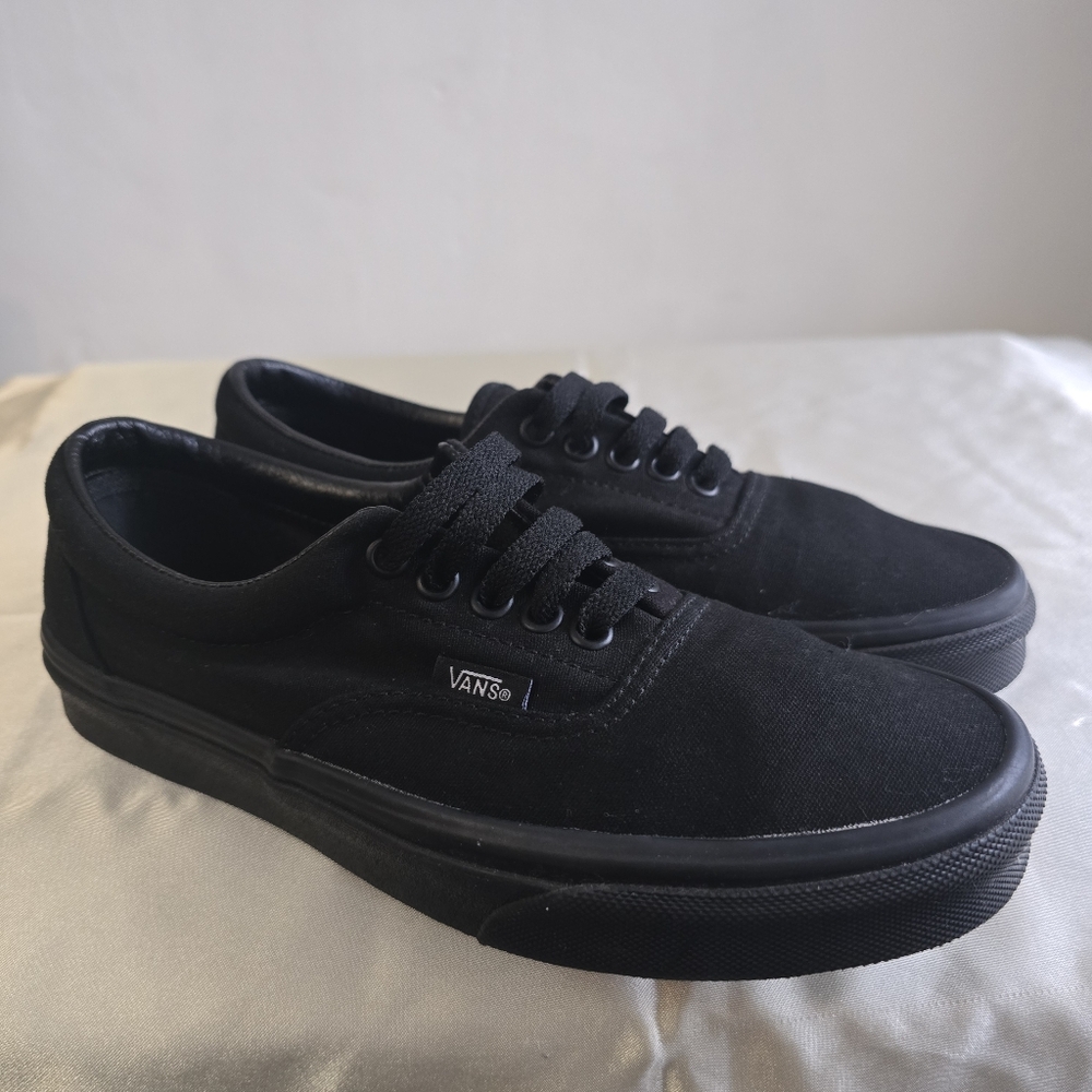 Black Vans Authentic